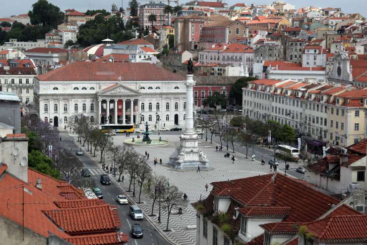 Porast okužb na Portugalskem: ponekod znova policijska ura
