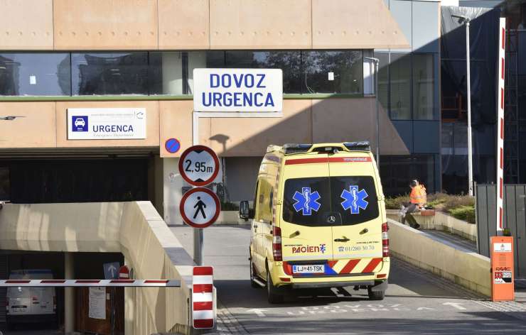 KORONAVIRUS: V četrtek potrdili 1439 okužb, umrlo 25 covidnih bolnikov