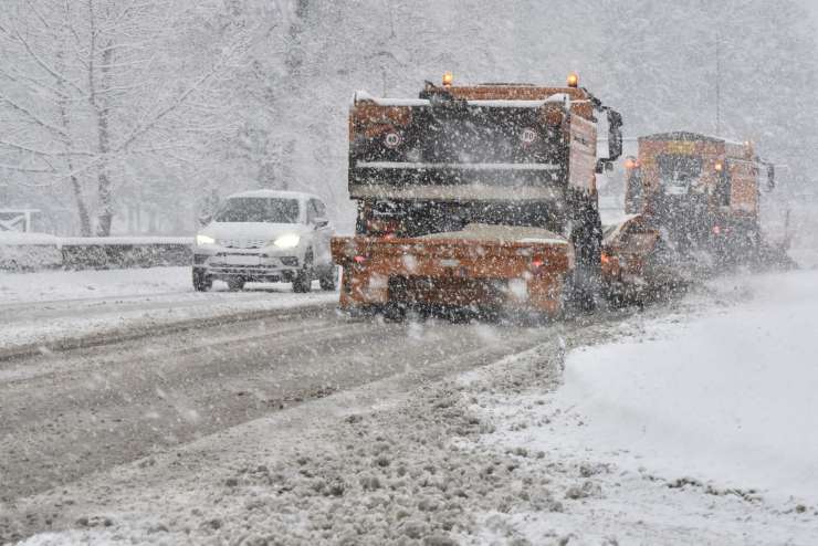 Snežna apokalipsa: v nižinah celo do 25 centimetrov snega!