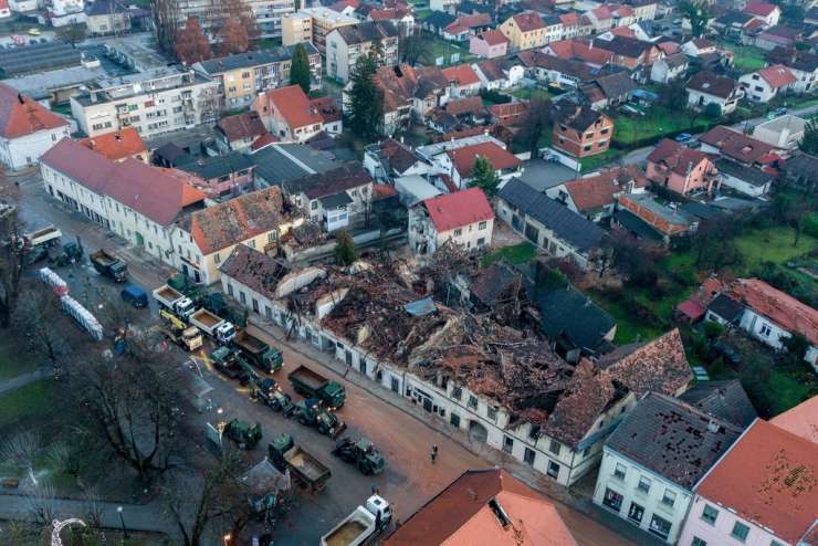 Na Hrvaškem po potresu v Petrinji najmanj tisoč popolnoma uničenih objektov