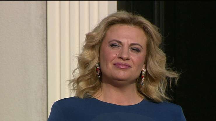Ugodno oddam sina: Voditeljica o Sloveniji. 