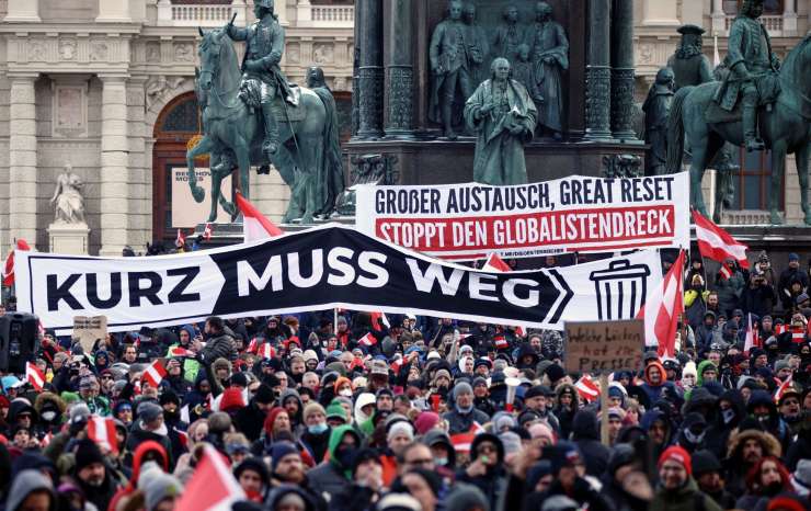 Na Dunaju kar 10.000 protestnikov proti protikoronskim ukrepom in za odstop Kurzeve vlade
