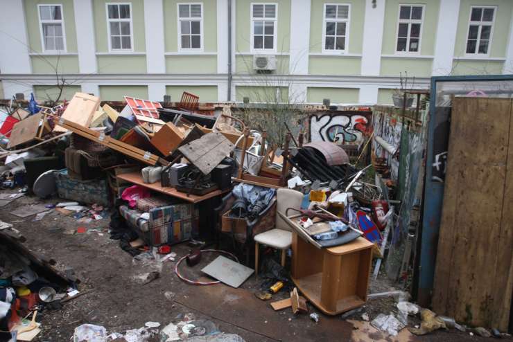 Jankovićevi sporočajo: z območja Roga smo odpeljali že 43 ton smeti (FOTO)