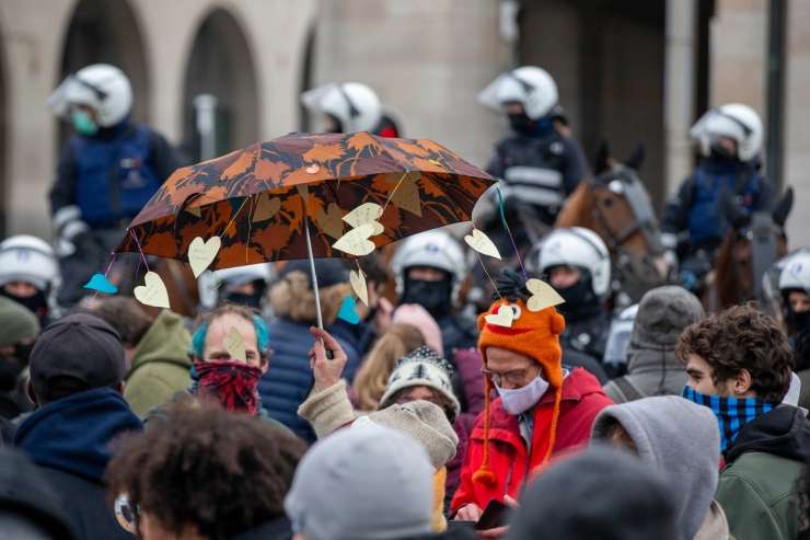 Belgijci gredo v zaostrovanje ukrepov: obvezne maske in covid potrdilo