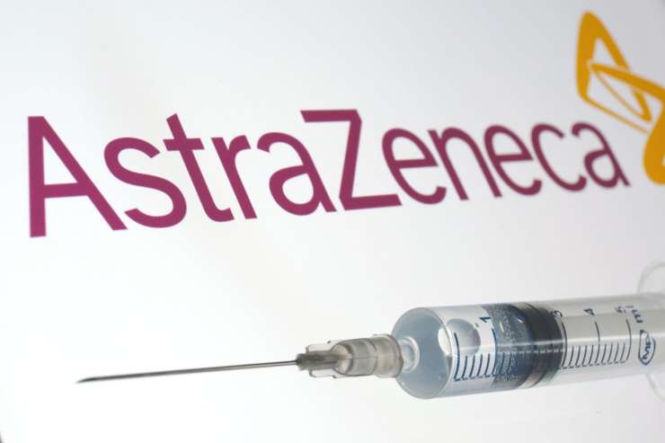 Ema potrdila povezavo med cepivom AstraZenece in krvnimi strdki