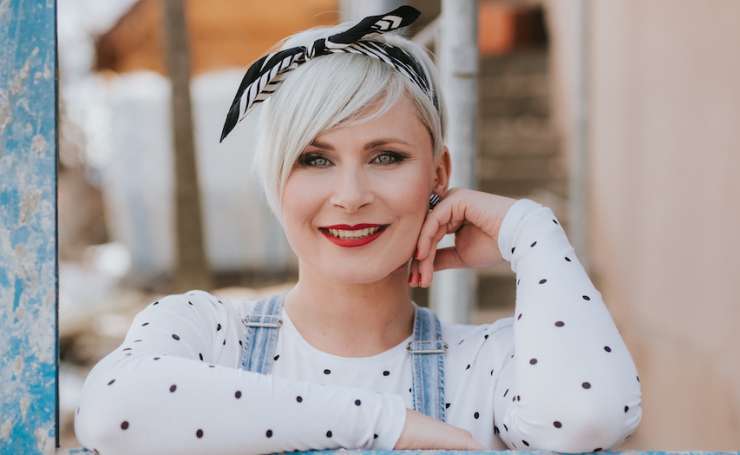 Ana Praznik (Delovna akcija) v vlogi igralke.