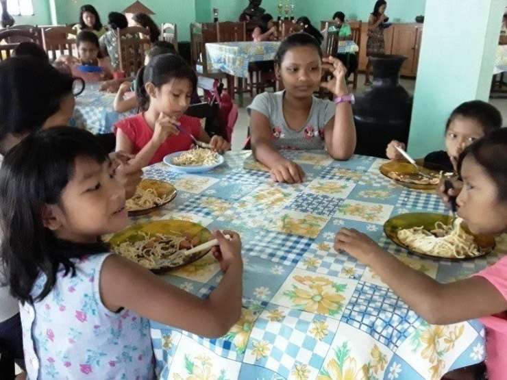 V dobrodelni Pustni Sobotni iskrici zbrali več kot 123.000 evrov za zlorabljena dekleta v Amazoniji