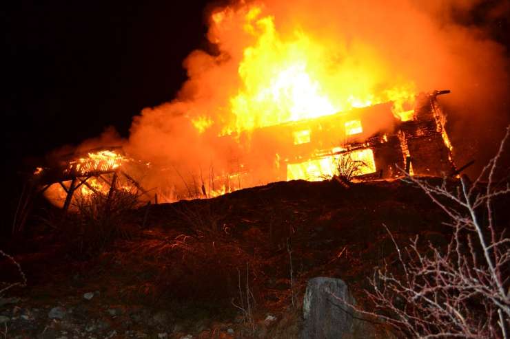 Planinske koče na Celjskem gorijo: tako je pogorela Mozirska koča na Golteh (FOTO)