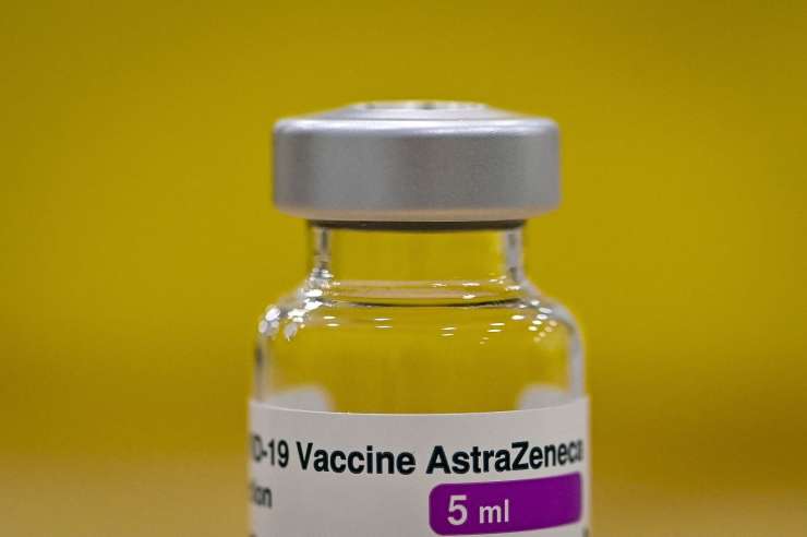 Mešetarjenje s cepivi: Avstralija iz Velike Britanije že prejela večjo količino cepiva AstraZenece