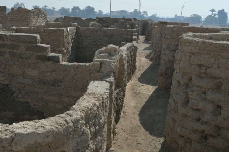 V Egiptu predstavili odkritje "izgubljenega zlatega mesta"