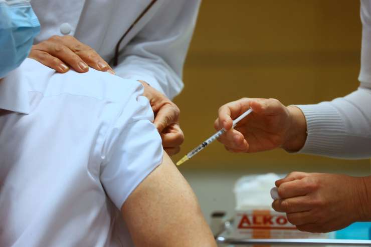 Alarm: v Ljubljani in Mariboru množično zavračajo cepivo AstraZenece