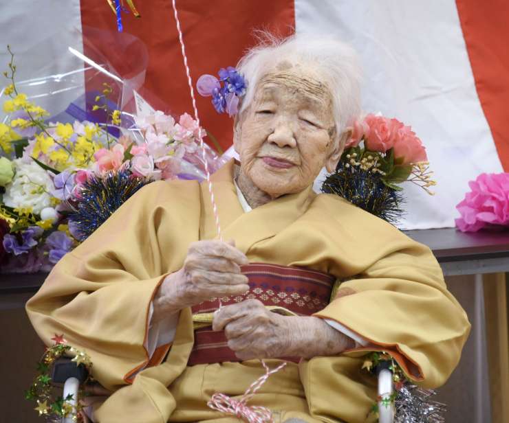 Najstarejša Zemljanka,118-letna Japonka Kane Tanaka, si je premislila in se ne gre olimpijskega cirkusa