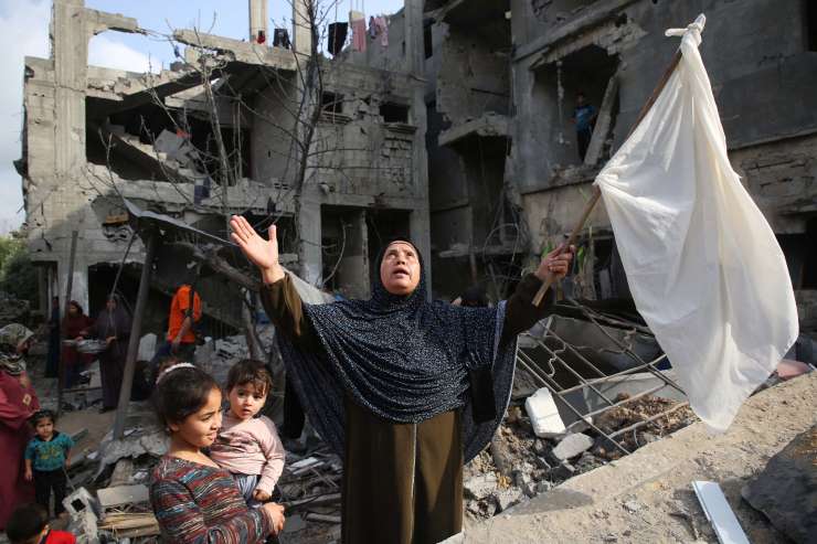 Izrael po izstrelitvi rakete iz Gaze obstreljeval tarče Hamasa