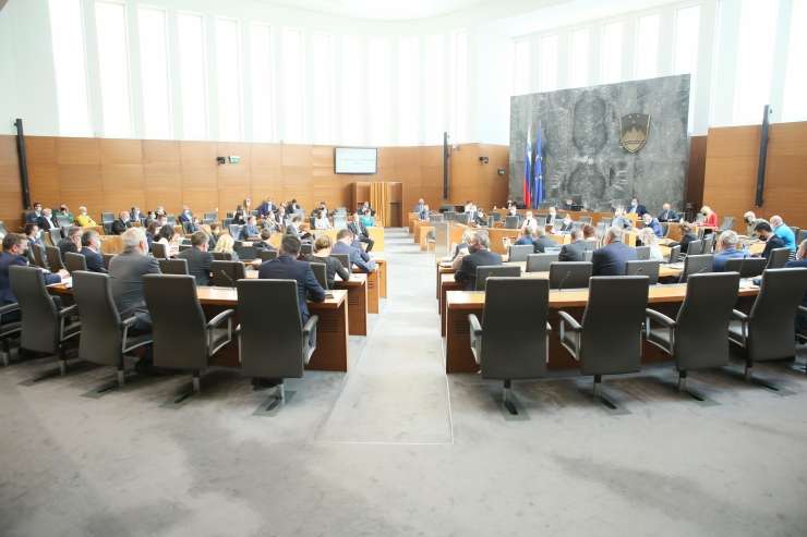 Ustavna obtožba Janše padla: zanjo 42 poslancev, proti pa 44