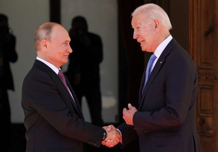 Biden: "Putinu sem jasno povedal, da bodo posledice, če gre v Ukrajino"