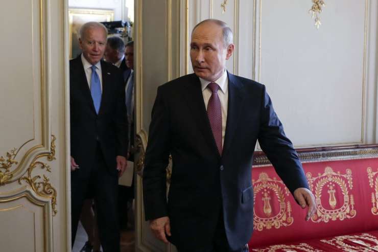 Biden je Putinu povedal, da bodo ZDA še naprej obsojale kršitve človekovih pravic v Rusiji