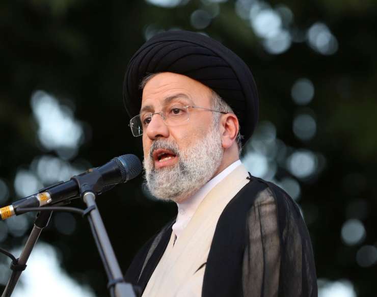Iran bo vodil mož, ki ne zaupa Zahodu in o ZDA govori kot o "velikem satanu"