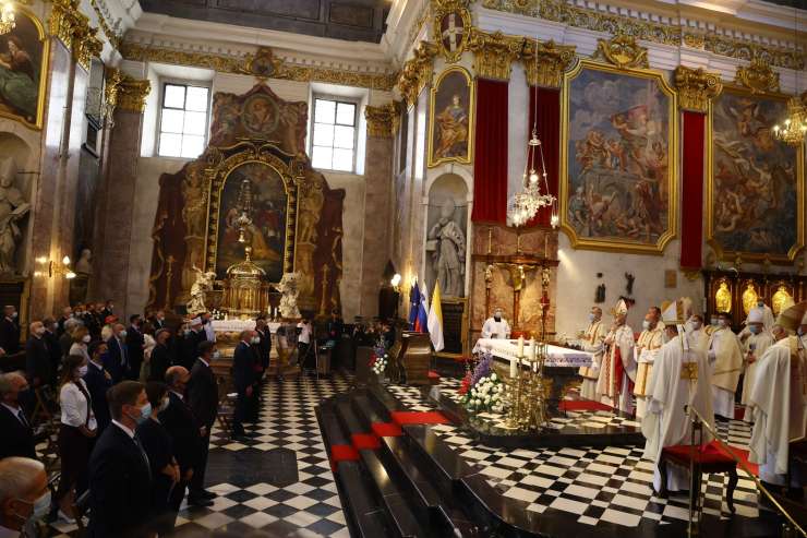 Novomeški škof Saje bo v ljubljanski stolnici daroval mašo za domovino