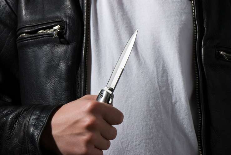 Na Švedskem 15-letnik z nožem napadel zaposlenega na šoli