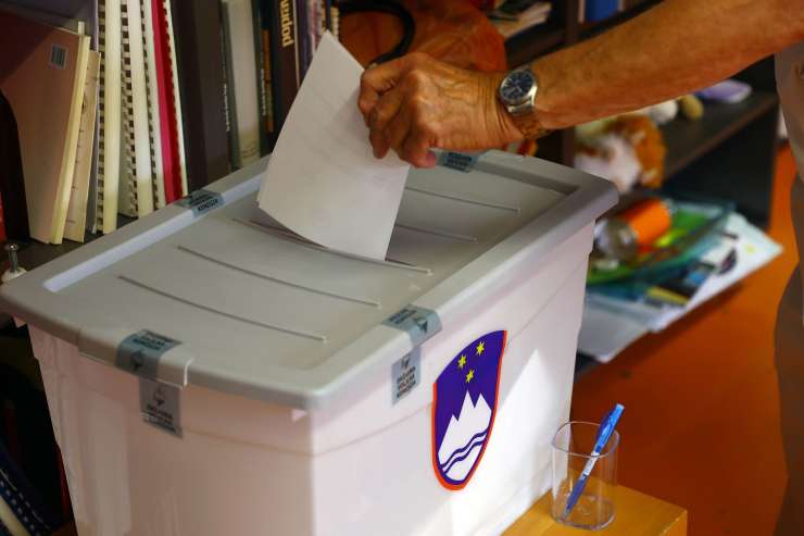 Anketa: Pred referendumskim trojčkom še petina neopredeljenih