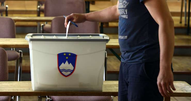 Anketa: superreferendumski dan naj bo na dan evropskih volitev