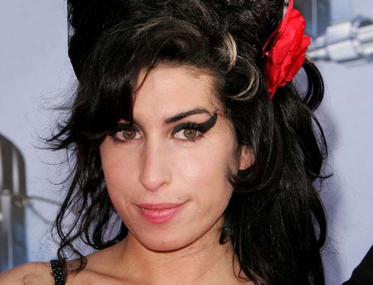 Deset let po njeni smrti v Londonu razstava o Amy Winehouse (VIDEO)