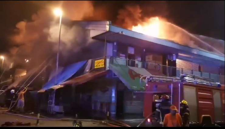 V Beogradu požar uničil kitajsko tržnico