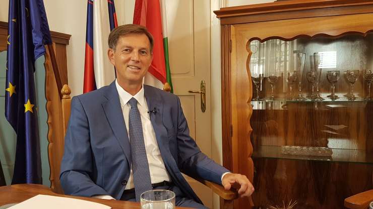Cerar: Janševi ministri iz SMC so leta 2014 zahtevali, da se Janši odvzame mandat poslanca (VIDEO)