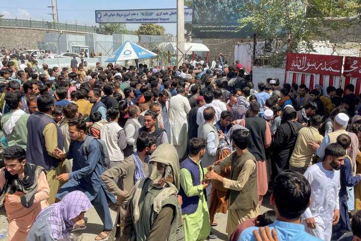 Iz Afganistana doslej evakuirali več kot 400 sodelavcev EU