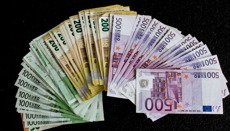 Policija identificirala 156 denarnih mul - povzročili naj bi za 1,4 milijona evrov škode