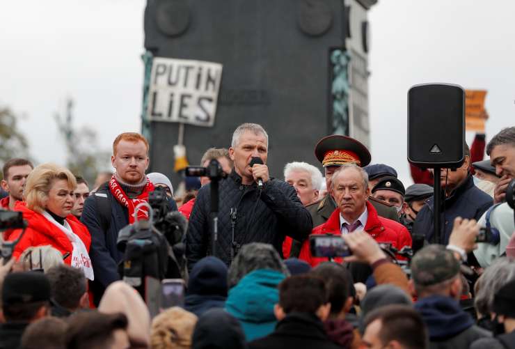 Ruski komunisti protestirajo proti prevaram na volitvah (VIDEO)