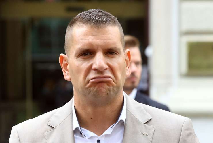Hišna preiskava pri Zoranu Stevanoviću; danes se mu izteče 48-urni rok za pridržanje