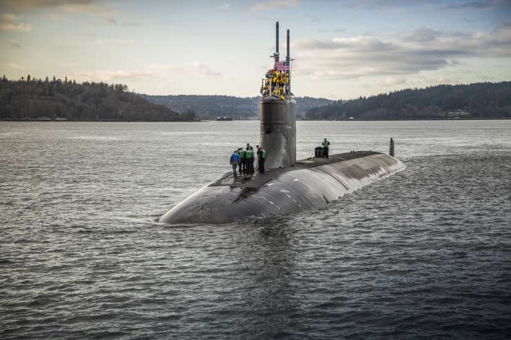 Ameriška podmornica v Južnokitajskem morju trčila v "neznani predmet" pod vodo