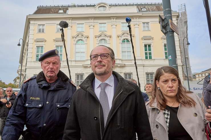 Avstrija: Schallenberg zaprisegel kot novi kancler