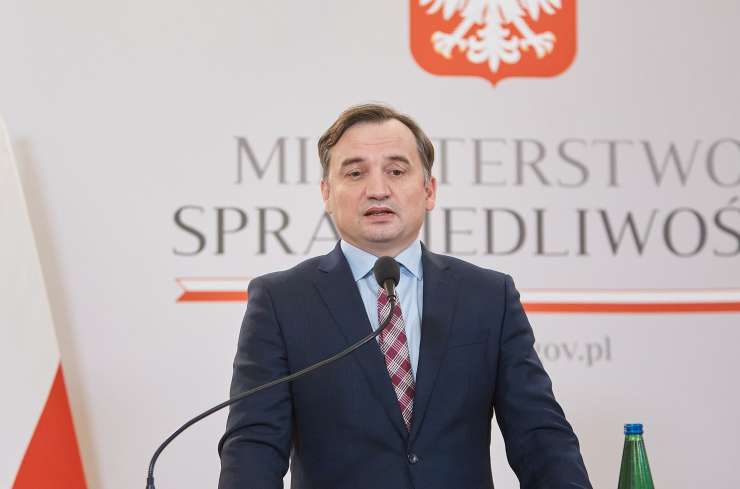 Poljski pravosodni minister: Varšava ne more in ne sme plačati glob EU