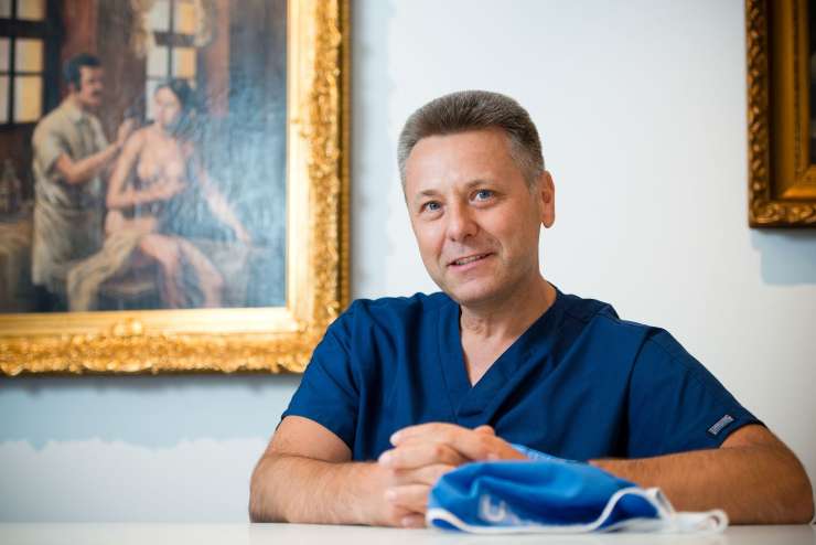 Plastični kirurg Uroš Ahčan: Dobra estetska kirurgija pomembno vpliva na kakovost življenja in družbe