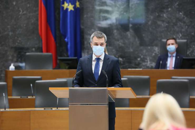 Dikaučič prestal interpelacijo, zanjo je glasovalo 42 poslancev