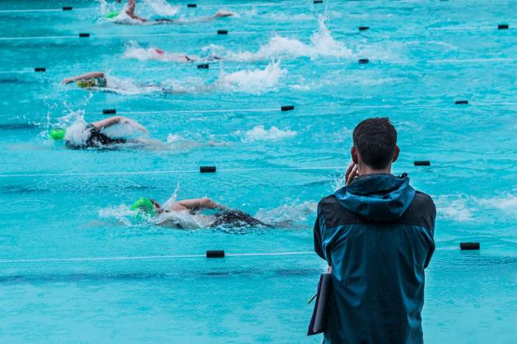 Na Madžarskem plavalni trener fizično in psihično zlorabljal plavalce