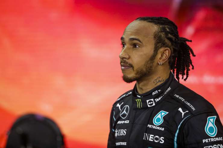 Formula 1 želi preveriti Hamiltonove spodnjice in nakit