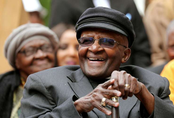 Umrl je borec proti apartheidu nadškof Desmond Tutu
