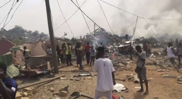 V Gani v siloviti eksploziji uničena vas in več mrtvih