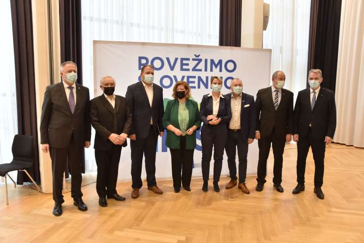 Povežimo Slovenijo: Podobnik, Počivalšek, Čuš, Kangler in Magajna podpisali sporazum