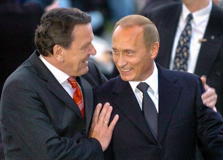 Schröder v Moskvi, mu bo uspelo "spametovati" Putina?