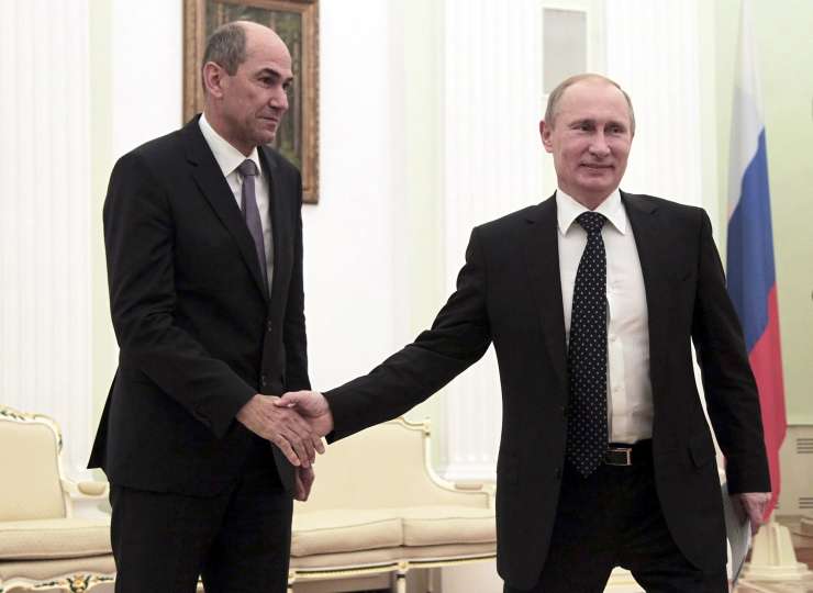 Dvojna igra malega Putina: Janševa povezava do Putina vodi preko njegovega prijatelja Orbana