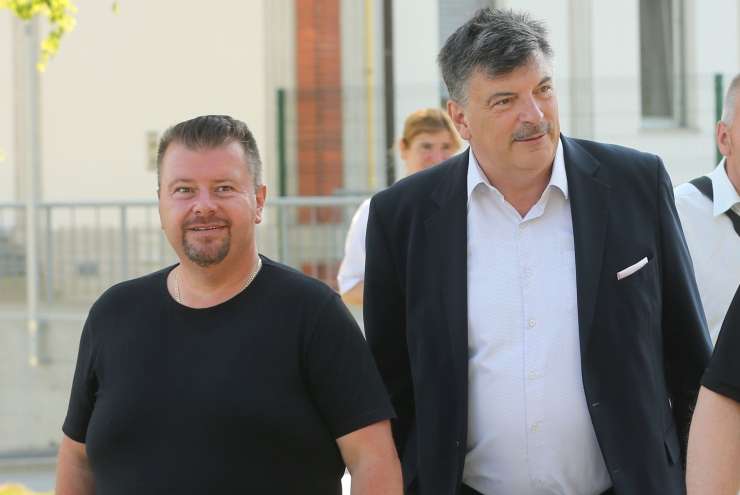 Konflikt interesov vodje Janševega volilnega štaba: se mu župan Grosupelj upa reči ne?