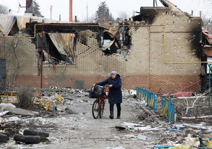 Prazne ruske obljube, v Ukrajini ponoči ponovno padale bombe