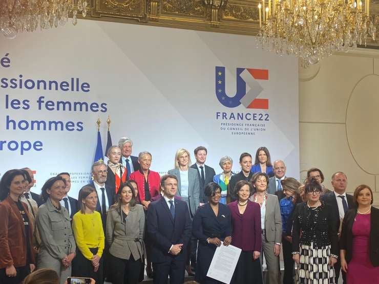 Francoski predsednik Macron je iz Slovenije na podpis deklaracije povabil le Sabino Sobočan iz Varisa