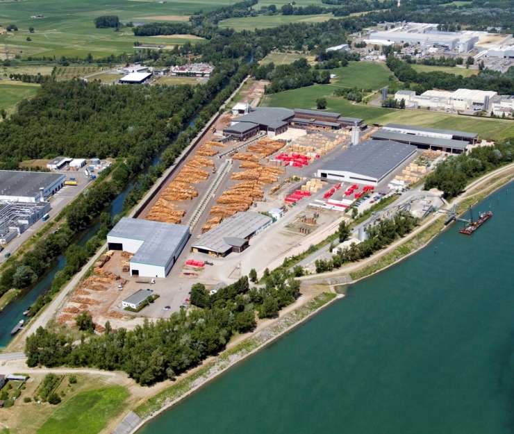 Ledinek en France commence à produire la plus grande gamme complète de panneaux contrecollés croisés