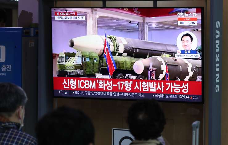 Severna Koreja ponovno napenja mišice, izstrelila je medcelinsko balistično raketo