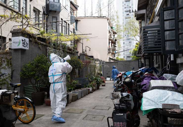 Panika v Šanghaju: zaradi ponovnega izbruha novega koronavirusa  bodo testirali vseh 25 milijonov prebivalcev